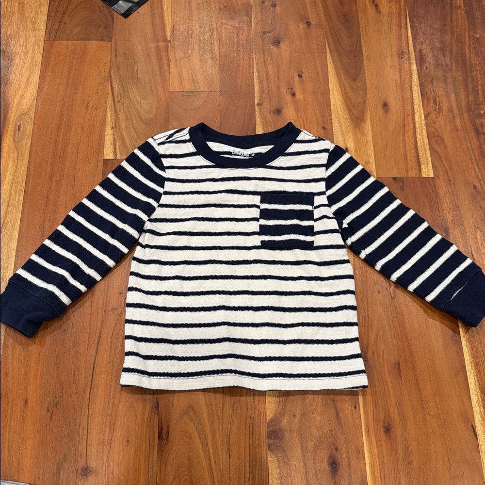 Bundle - Toodler sweaters and Ling sleeve T-Shirts - Picture 6 of 10